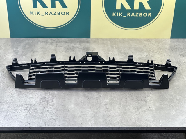 Центральна решітка переднього бампера - M Paket - BMW 4 (F32/F33/F36/F82) 51118054503