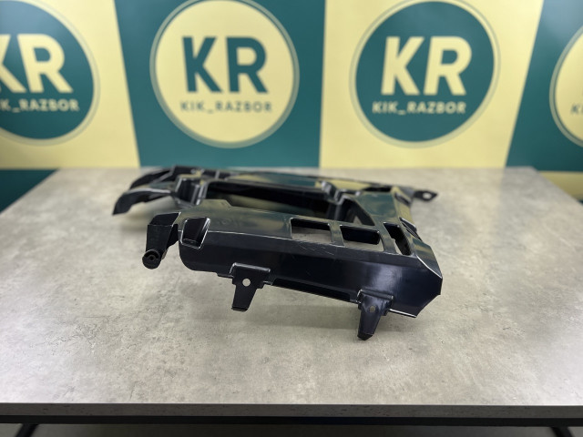 Кріплення заднього бампера (права ч.) - BMW 3 (G20/G21) 51127427968