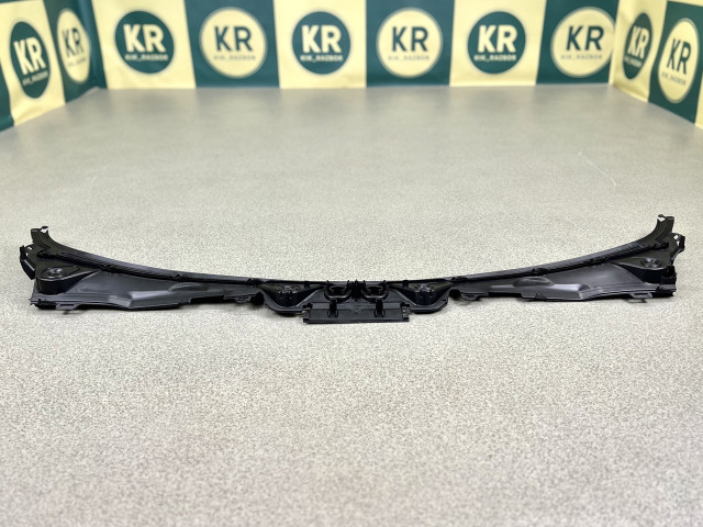 Планка склоочищувачів (жабо) - BMW 3/3 GT (F30/F31/F34) 51717258177