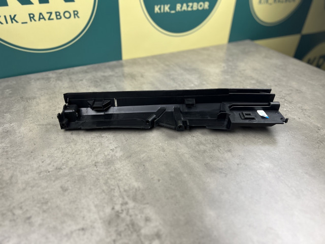 Кріплення радіатора - BMW 1/2/3/3GT/4 (F20/F21/F22/F23/F87 F30/F31/F32/F33/F34) 17117600536