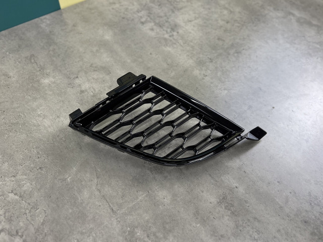 Решітка бампера (права) - BMW 3 (G20/G21) 51118075602