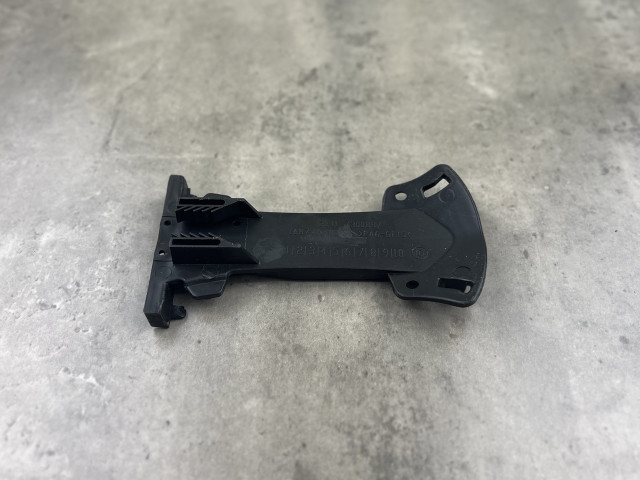 Кріплення переднього бампера - BMW 3 (F30/F31) 51117300884