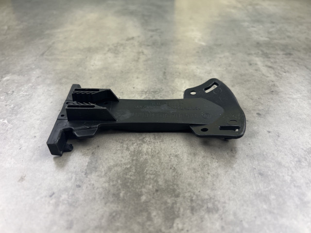 Кріплення переднього бампера - BMW 3 (F30/F31) 51117300884