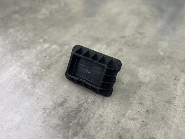 Опора/подушка домкрата - BMW 1/3/4/6 (F20/F21 F30/F31/F32/F33/F36 F06/F12/F13) 51717169981