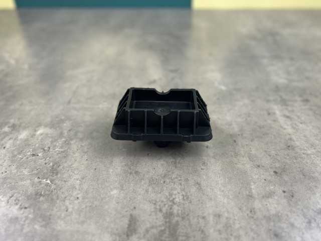 Опора/подушка домкрата - BMW 1/3/4/6 (F20/F21 F30/F31/F32/F33/F36 F06/F12/F13) 51717169981