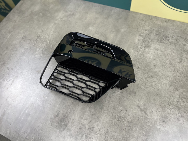 Решітка в бампер (права) - M Paket - BMW X3/X4 (G01/G02) 51118081524
