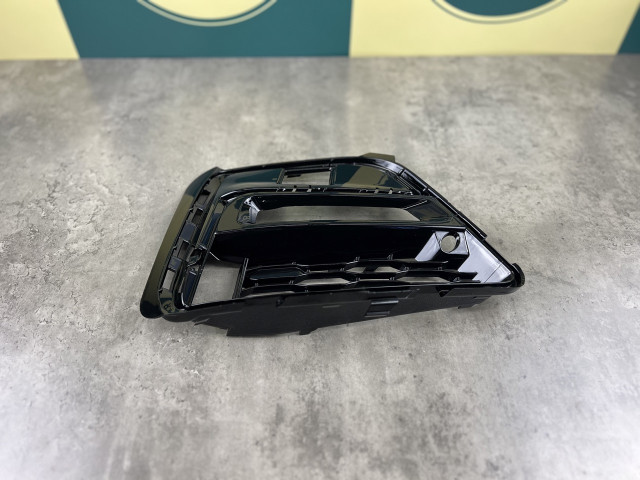Решітка в бампер (права) - M Paket - BMW 3 (G20/G21) 51118069372