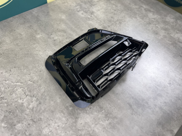 Решітка в бампер (права) - M Paket - BMW 3 (G20/G21) 51118069372