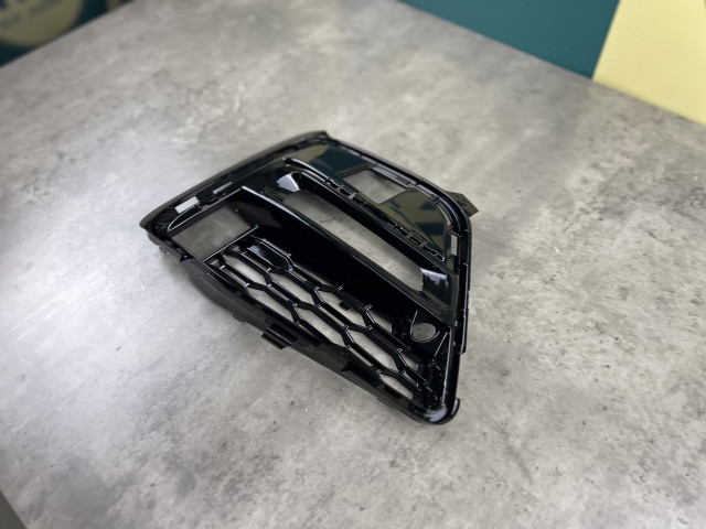 Решітка в бампер (права) - M Paket - BMW 3 (G20/G21) 51118069372