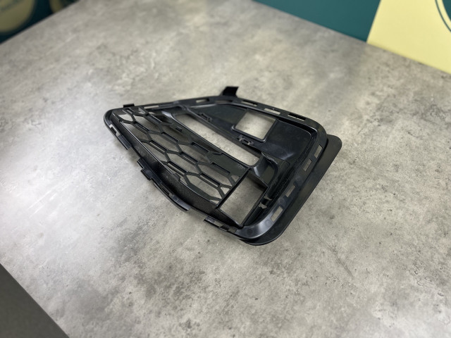 Решітка в бампер (права) - M Paket - BMW 3 (G20/G21) 51118069372