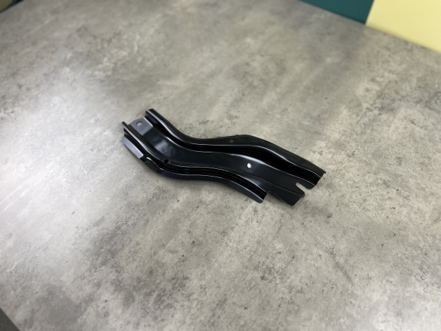 Кріплення передньої панелі (праве) - BASE SQ5 - AUDI Q5 (FY) 80A805528