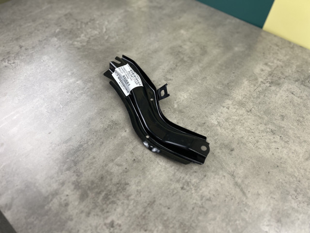 Кріплення передньої панелі (праве) - BASE SQ5 - AUDI Q5 (FY) 80A805528