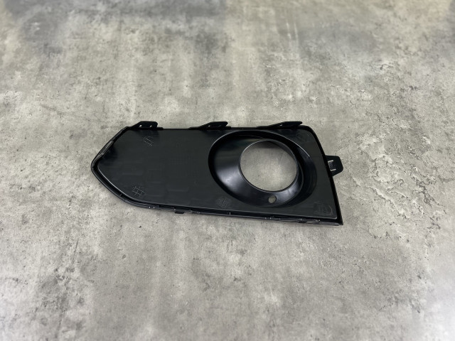 Решітка в бампер (права) - M Paket - BMW 2 (F22/F23/F87) 51118055320