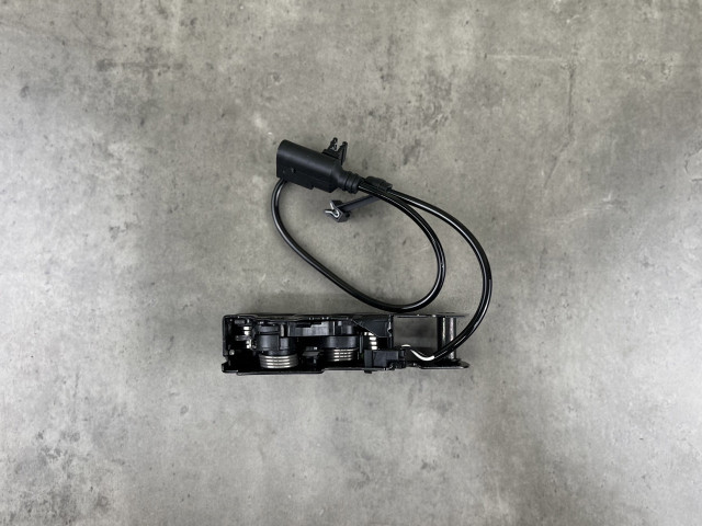 Замок капота (перед-низ) - AUDI A4/S4/A5/S5/Q5 (B8/8R) 8K0823509