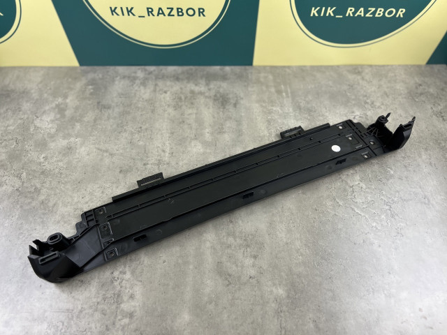 Кріплення радіатора (низ) - BMW 3 (G20/G21) 17118666838