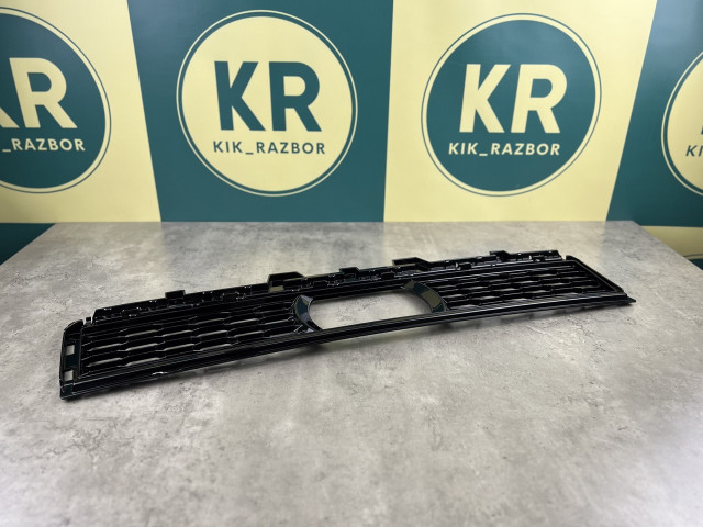Решітка переднього бампера (нижня, з отвором) - M Paket - BMW X5 (G05) 51118069211