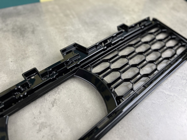 Решітка переднього бампера (нижня, з отвором) - M Paket - BMW X5 (G05) 51118069211