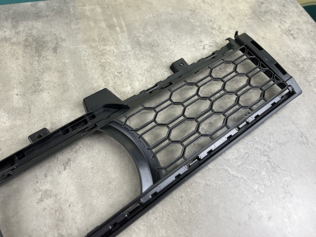 Решітка переднього бампера (нижня, з отвором) - M Paket - BMW X5 (G05) 51118069211