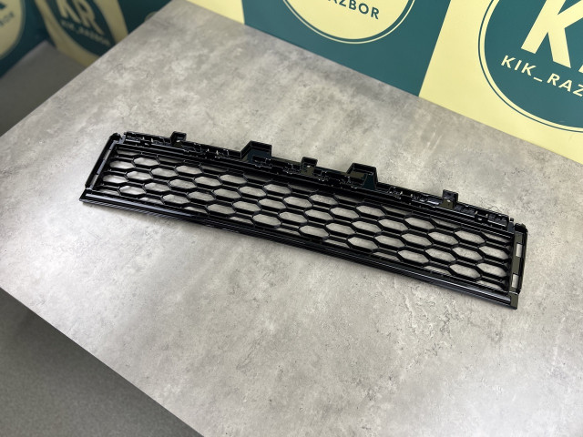 Решітка переднього бампера (нижня) - M Paket - BMW X5 (G05) 51118069208