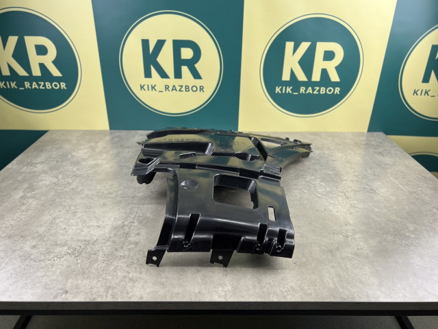 Кріплення заднього бампера (центр. праве) - M Paket - BMW X3 (G01) 51127400668