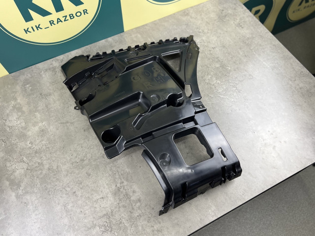 Кріплення заднього бампера (центр. праве) - M Paket - BMW X3 (G01) 51127400668
