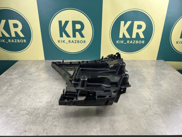 Кріплення заднього бампера (центр. праве) - M Paket - BMW X3 (G01) 51127400668