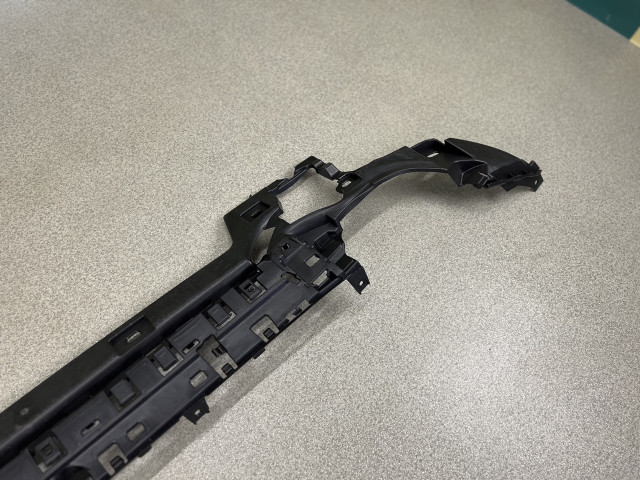 Кронштейн заднього бампера (середній) - M Paket - BMW 3 (G20/G21) 51128075715 / 51128069392
