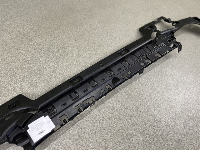 Кронштейн заднього бампера (середній) - M Paket - BMW 3 (G20/G21) 51128075715 / 51128069392