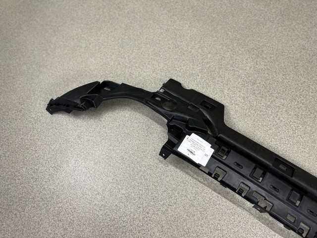 Кронштейн заднього бампера (середній) - M Paket - BMW 3 (G20/G21) 51128075715 / 51128069392