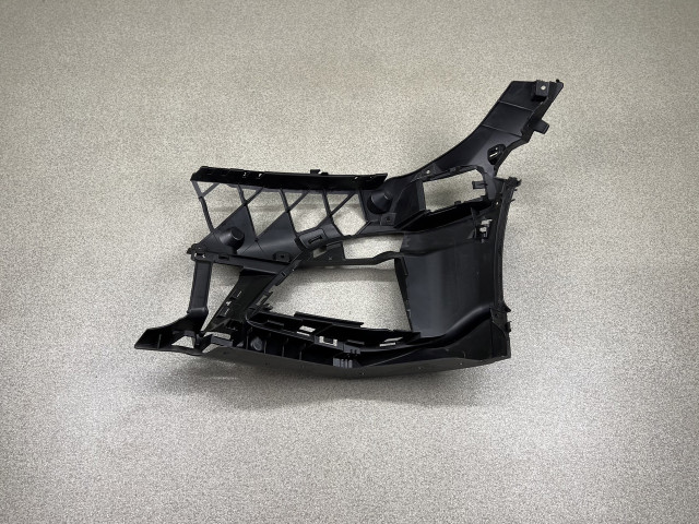 Кронштейн кріплення протитуманної фари (права ч.) - BMW 3 (G20/G21) 51117422248