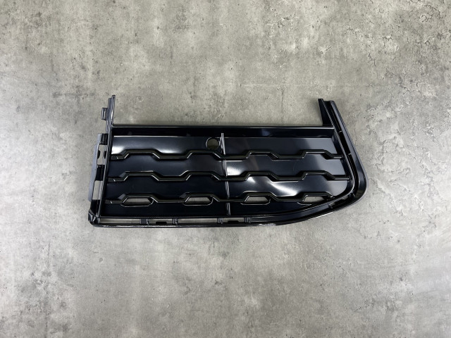 Решітка в бампер (закрита) права - M Paket - BMW 7 (G11/G12) 51118092158
