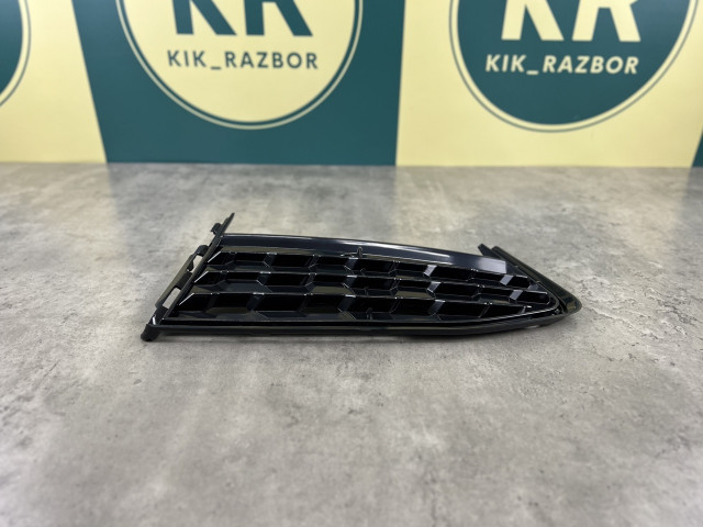 Решітка в бампер (закрита) права - M Paket - BMW 7 (G11/G12) 51118092158