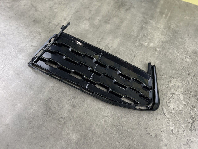 Решітка в бампер (закрита) права - M Paket - BMW 7 (G11/G12) 51118092158