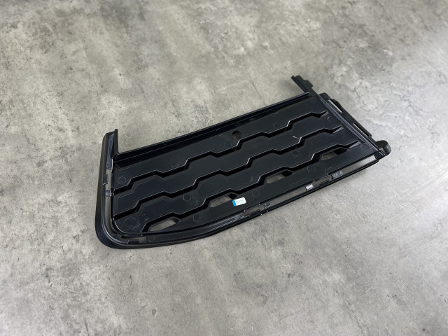 Решітка в бампер (закрита) права - M Paket - BMW 7 (G11/G12) 51118092158