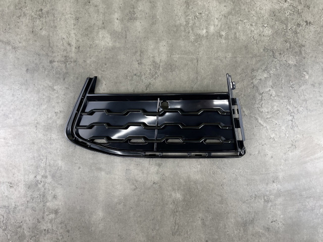 Решітка в бампер (закрита) ліва - M Paket - BMW 7 (G11/G12) 51118092157