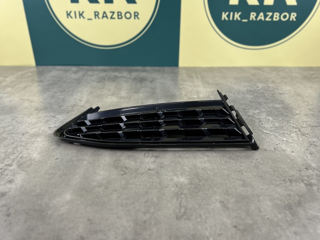 Решітка в бампер (закрита) ліва - M Paket - BMW 7 (G11/G12) 51118092157