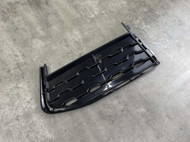 Решітка в бампер (закрита) ліва - M Paket - BMW 7 (G11/G12) 51118092157