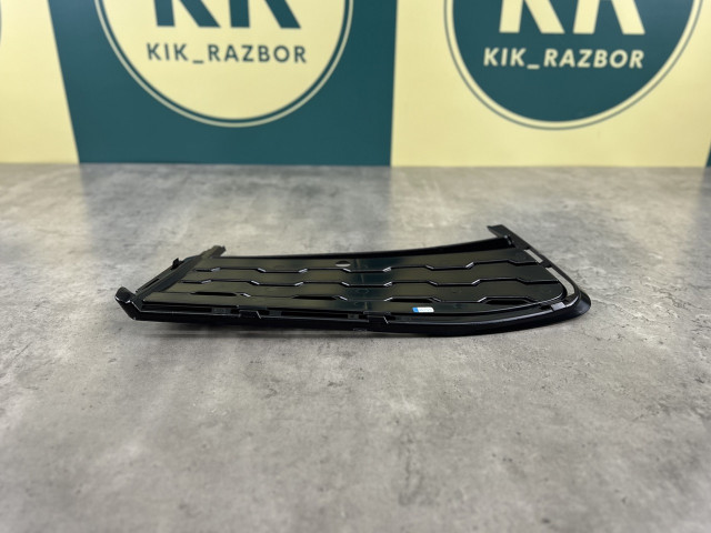 Решітка в бампер (закрита) ліва - M Paket - BMW 7 (G11/G12) 51118092157