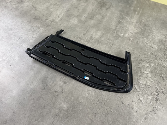 Решітка в бампер (закрита) ліва - M Paket - BMW 7 (G11/G12) 51118092157