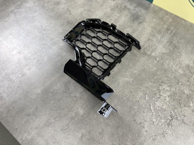 Решітка протитум. фари (права) - M Paket - BMW X5 (G05) 51118070174