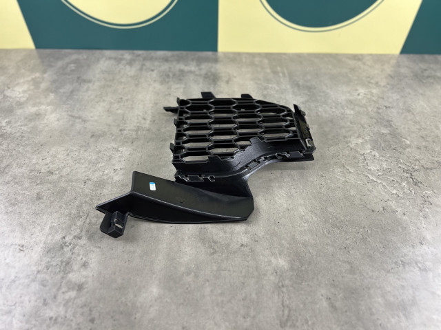 Решітка протитум. фари (права) - M Paket - BMW X5 (G05) 51118070174