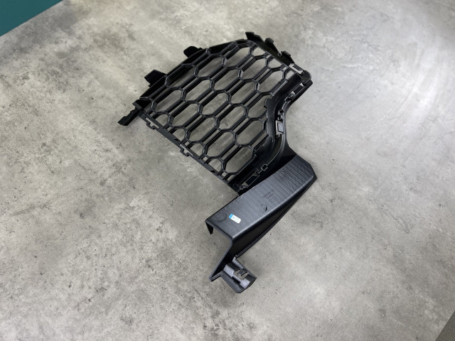 Решітка протитум. фари (права) - M Paket - BMW X5 (G05) 51118070174