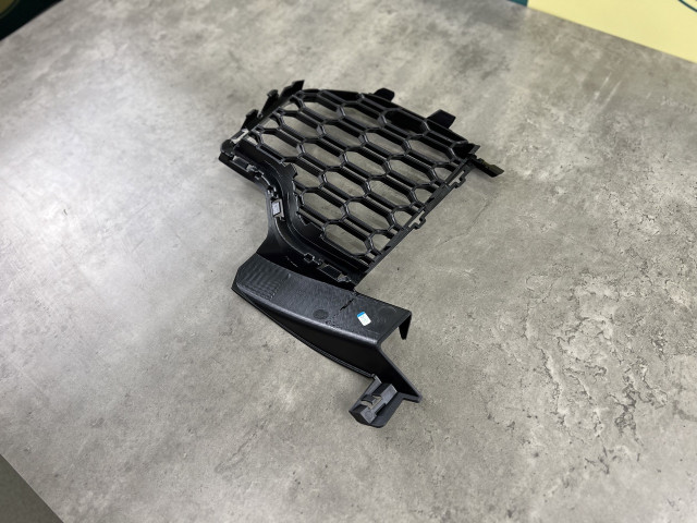 Решітка протитум. фари (ліва) - M Paket - BMW X5 (G05) 51118070173