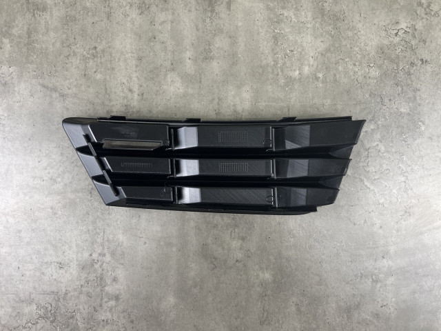 Решітка в бампер (ліва) - AUDI A4 (B9) 2015-2018 (8W0807681B)