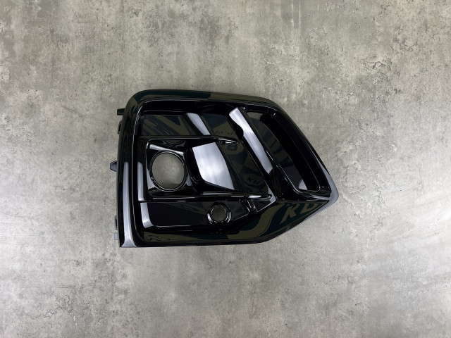 Решітка протитум. фари - права (чорна) рест. - AUDI Q5 (FY) 2020- (80D807680PY9B)