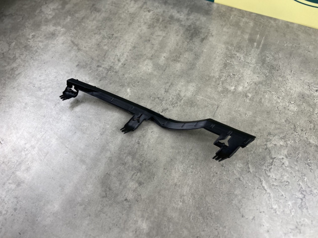Кріплення фари (ліве) - BMW 3 (F30/F31) 63117400479