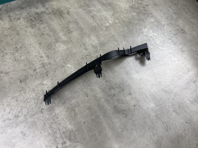 Кріплення фари (праве) - BMW 3 (F30/F31) 63117400480