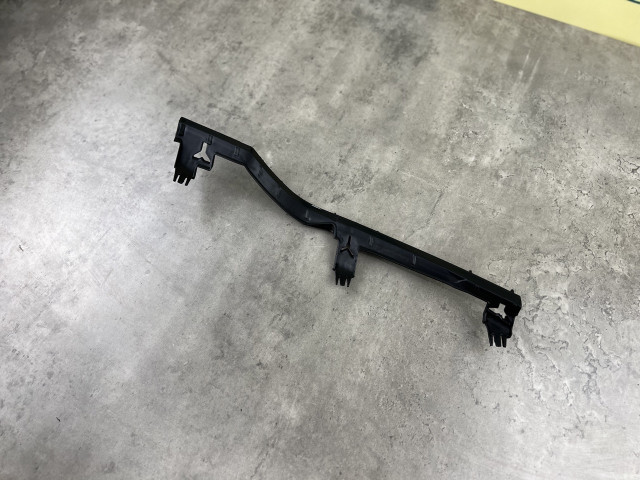 Кріплення фари (праве) - BMW 3 (F30/F31) 63117400480