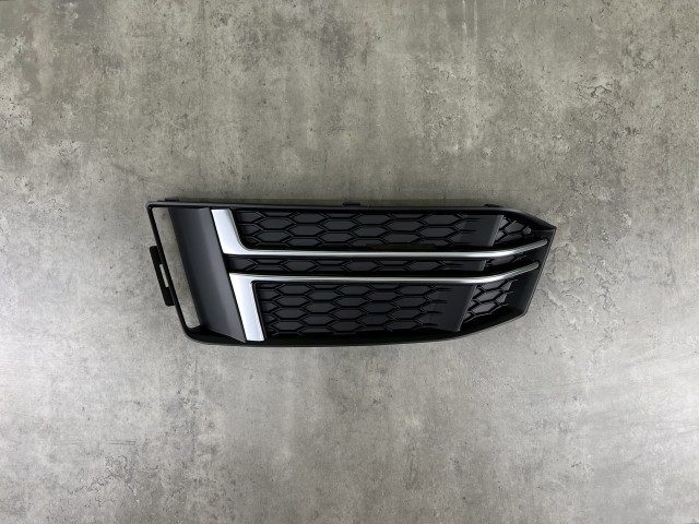 Решітка в бампер глянцева (ліва) - S Line - AUDI A4 (B9) 2015-2018 (8W0807681FRN4)
