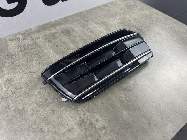 Решітка протитум. фари глянцева (ліва) - AUDI Q5 (FY) 2017-2020 (80D807679ERN4)